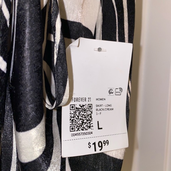 Forever 21 Black/White Marble Midi Skirt with Split Tie in Size Large - Picture 5 of 5